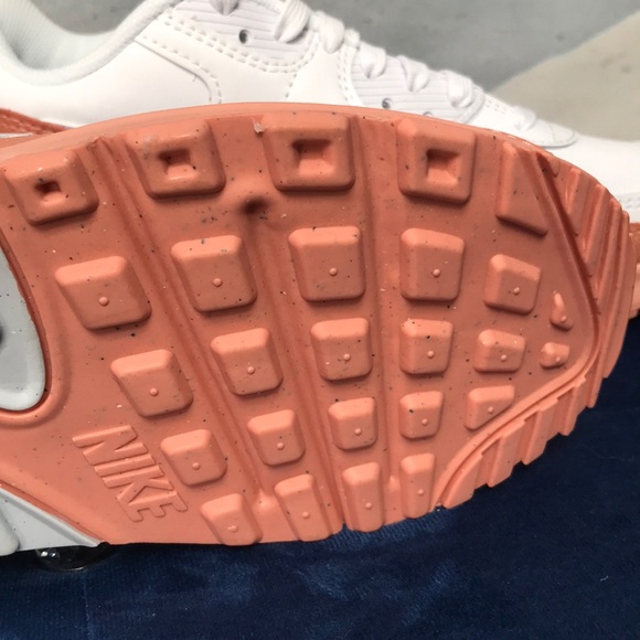 Girls Nike sneakers - Picture 4 of 10